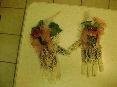 Victorian Hancrafted Lace Potpourri Gloves in Pearland