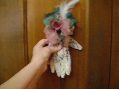Victorian Hancrafted Lace Potpourri Gloves in Pearland